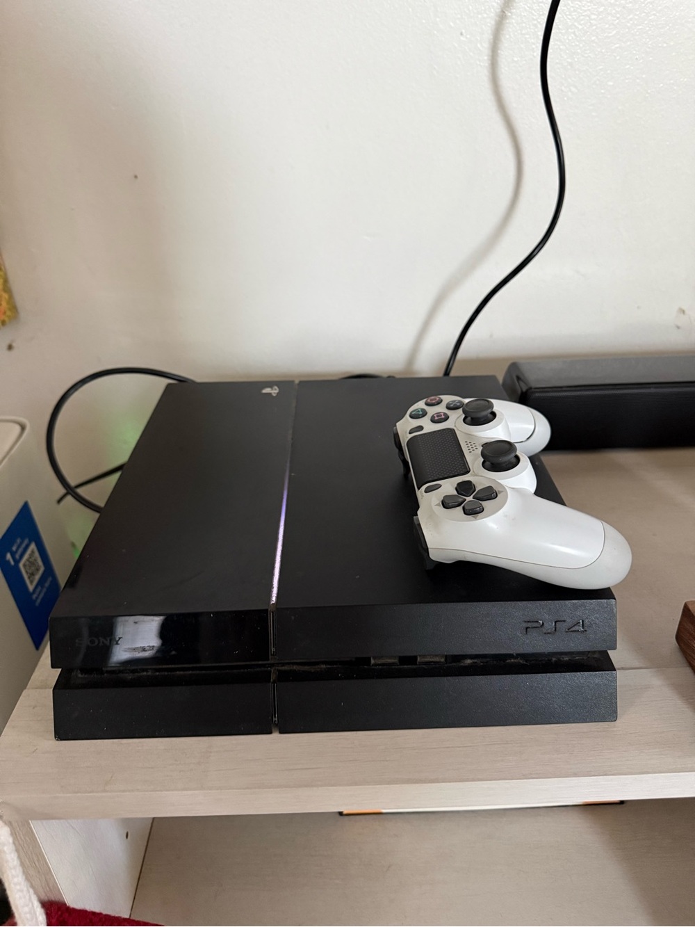 Sony PS4 Console with White DualShock 4 Controller